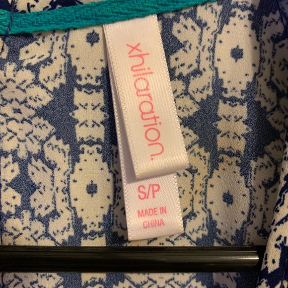 Blue & White Flowy Top - Picture 4 of 4